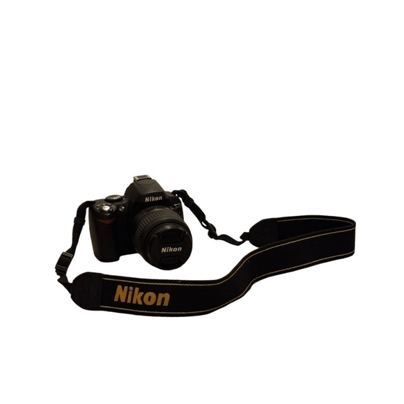 Nikon D40 DSLR Camera with Standard and Zoom Lenses - Picture 8 of 9